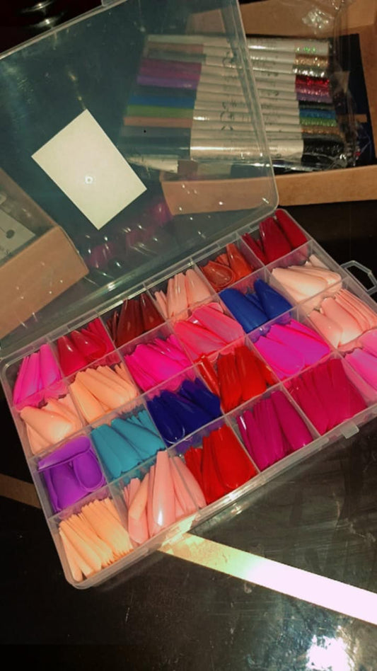 Reusable Press-On Nail Set with Storage Box – 570 Pcs Elegant Acrylic Nails in Assorted Colors
